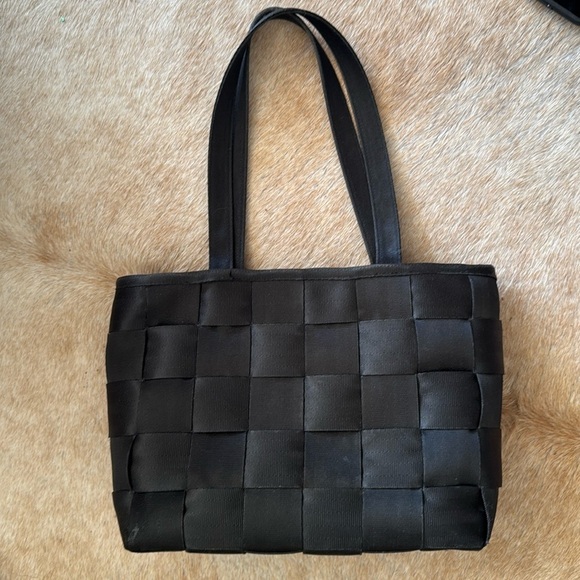 Harveys Handbags - Harvey’s large built in the USA original seatbelt tote bag California